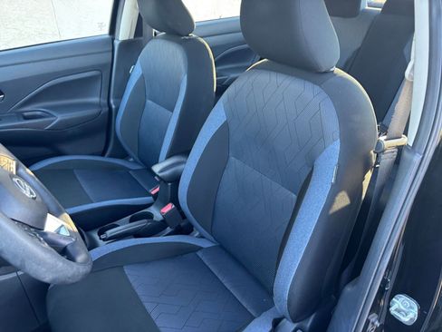 Used 2025 Nissan Versa SV image 34