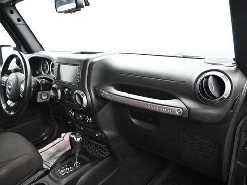 Used 2017 Jeep Wrangler Unlimited Sport w/ Quick Order Package 24S AWD/4WD image 9