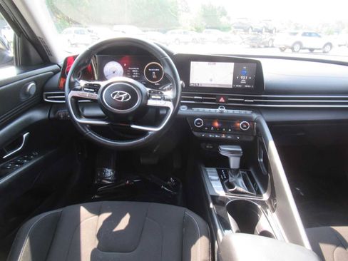 Used 2023 Hyundai Elantra SEL w/ Convenience Package FWD image 17
