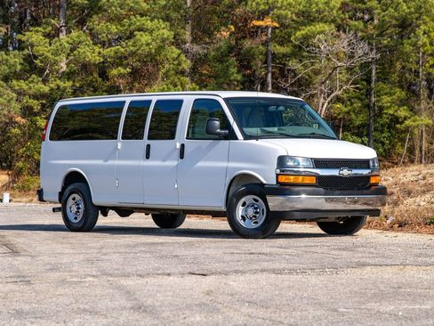 Used 2017 Chevrolet Express 3500 LT w/ LT Preferred Equipment Group image 3