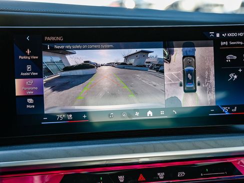 Used 2026 BMW 750e xDrive image 25