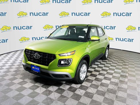 Certified 2024 Hyundai Venue SE image 3