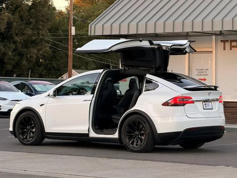 Used 2018 Tesla Model X 100D AWD/4WD image 7
