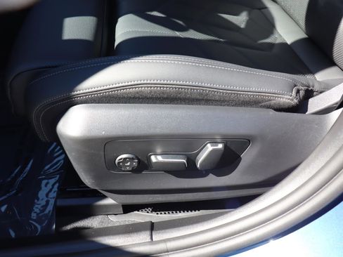 Used 2025 BMW 530i w/ Premium Package image 17