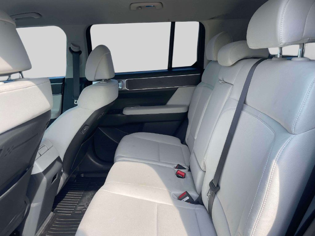 Certified 2025 Hyundai Santa Fe SE AWD/4WD image 12