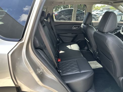 Used 2021 Nissan Rogue Platinum AWD/4WD image 4