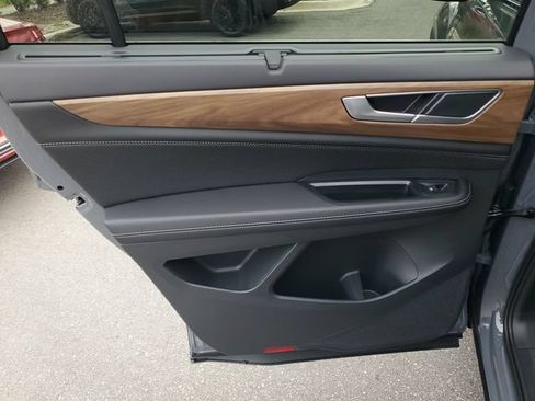 New 2026 Volkswagen Atlas SE FWD image 9