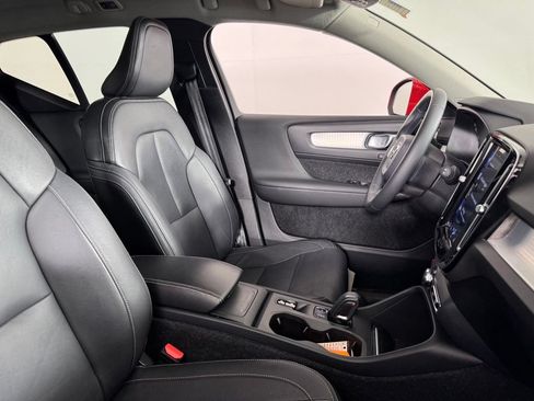 Used 2019 Volvo XC40 T5 Momentum AWD/4WD image 2