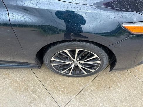 Used 2018 Toyota Camry SE FWD image 10