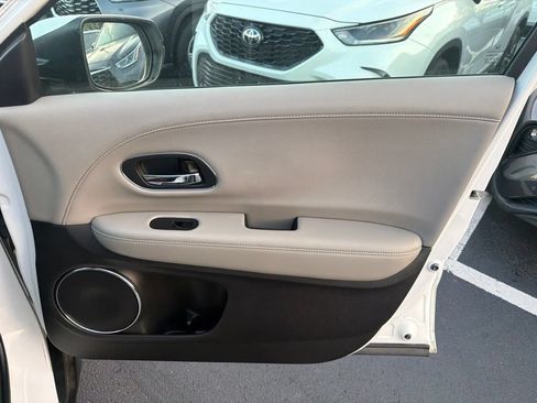 Used 2018 Honda HR-V EX-L image 9