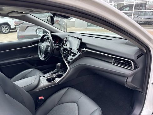 Used 2022 Toyota Camry XSE image 38