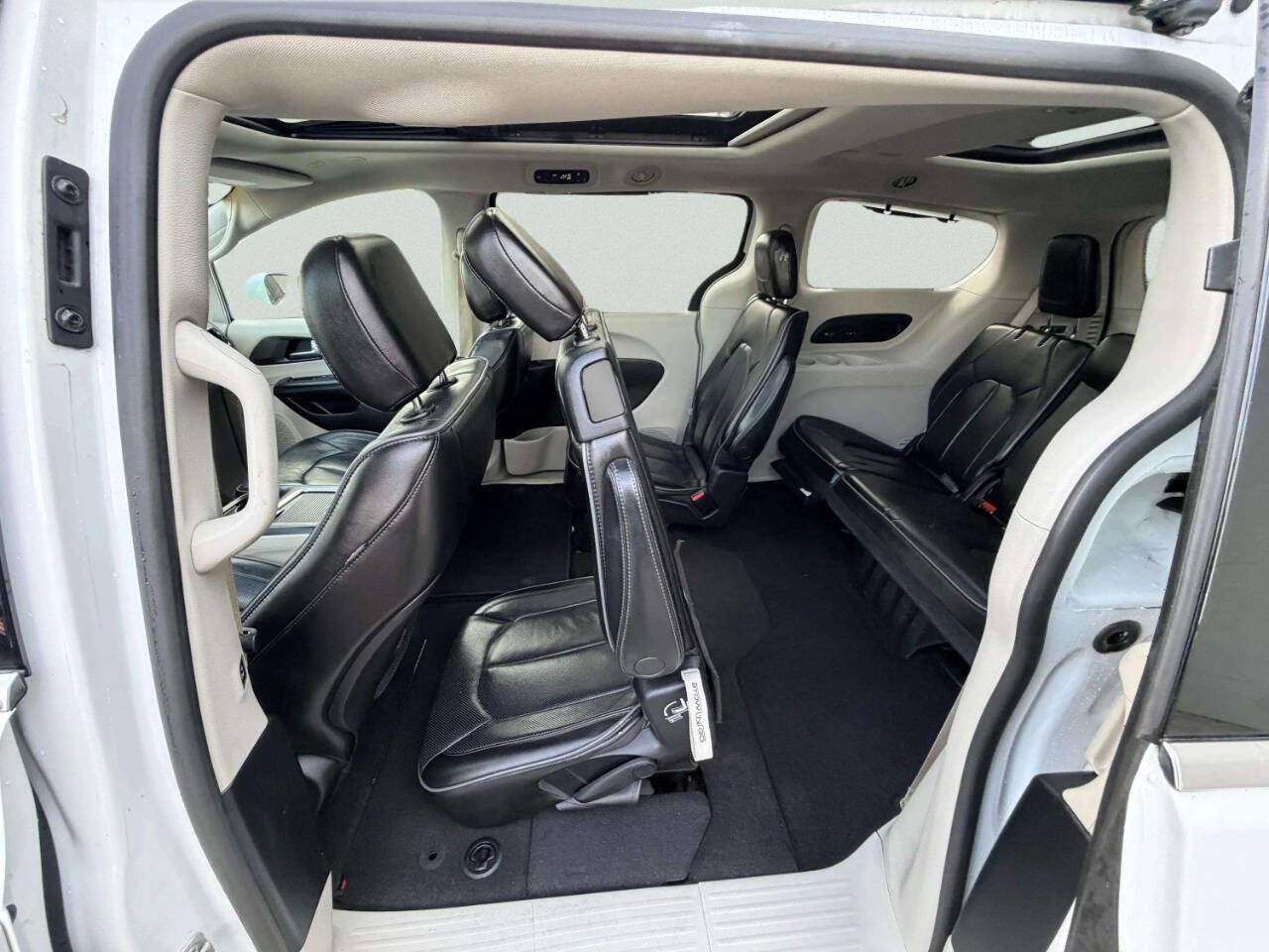 Used 2020 Chrysler Pacifica Limited FWD image 26