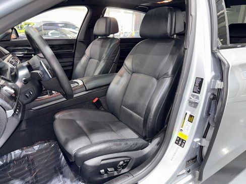 Used 2015 BMW 750Li xDrive w/ M Sport Edition AWD/4WD image 9