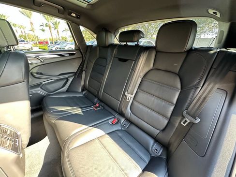 Certified 2026 Porsche Macan AWD/4WD image 34