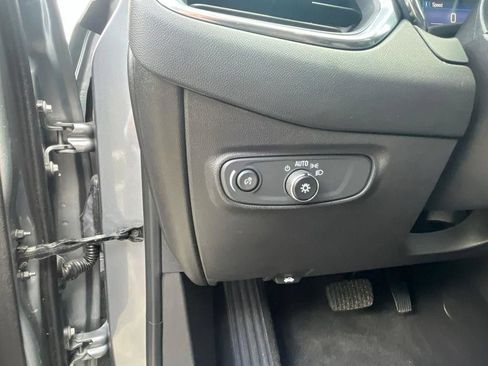 Used 2023 Chevrolet Equinox LT FWD image 16