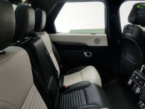 Used 2023 Land Rover Discovery Metropolitan Edition AWD/4WD image 35