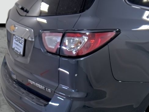 Used 2014 Chevrolet Traverse LS FWD image 13