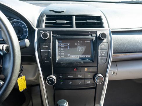 Used 2016 Toyota Camry LE image 29