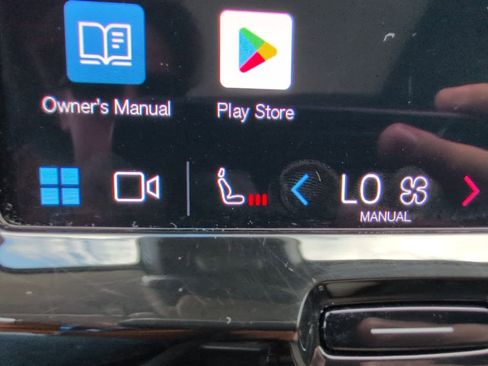 Used 2025 Volvo XC60 B5 Plus image 3