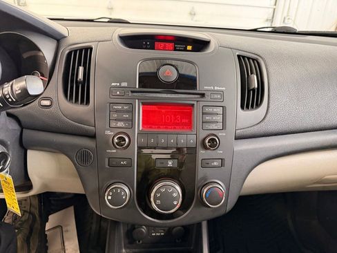 Used 2010 Kia Forte EX image 22