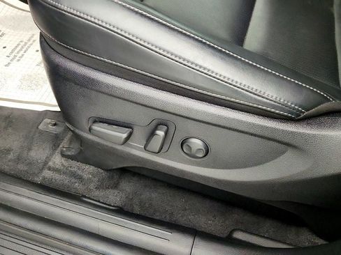 Used 2025 Kia Telluride S FWD image 12
