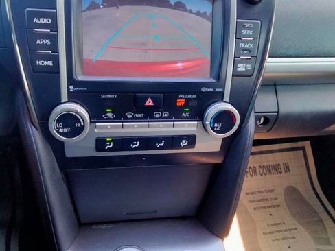 Used 2014 Toyota Camry SE image 16