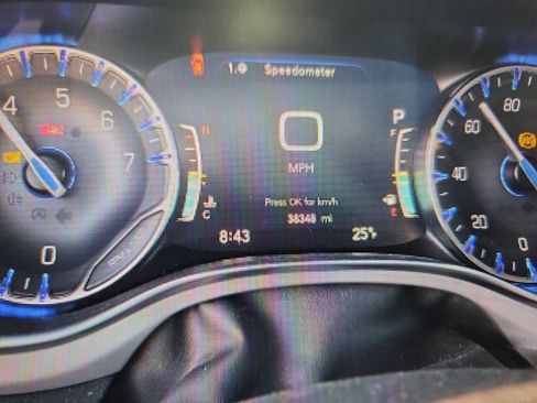 Used 2025 Chrysler Pacifica Limited image 6