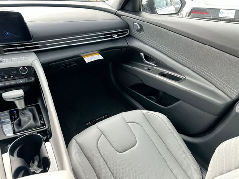 New 2025 Hyundai Elantra Limited image 13