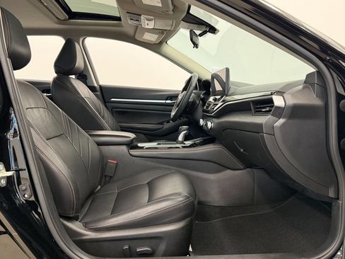 Used 2024 Nissan Altima 2.5 SR w/ SR Premium Package FWD image 28