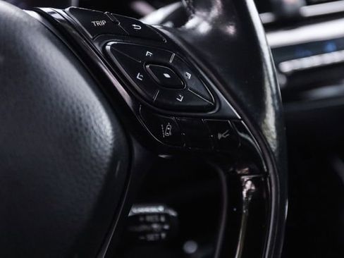Used 2019 Toyota C-HR Limited FWD image 40