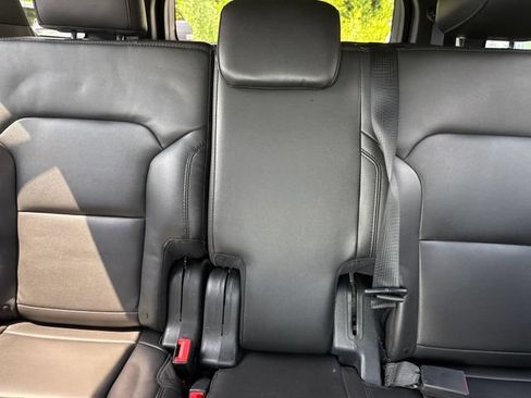 Used 2019 Ford Explorer XLT w/ Equipment Group 202A AWD/4WD image 24