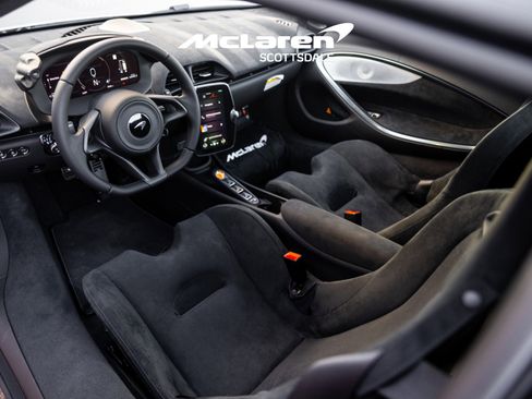 Used 2025 McLaren Artura Spider image 20
