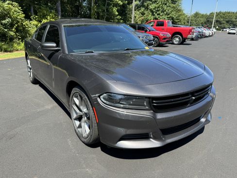Used 2022 Dodge Charger SXT w/ Plus Group RWD image 3