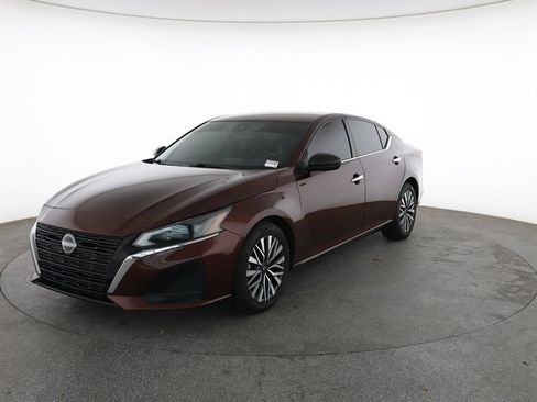 Used 2024 Nissan Altima 2.5 SV FWD image 5
