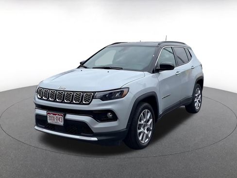 Used 2025 Jeep Compass Limited image 7