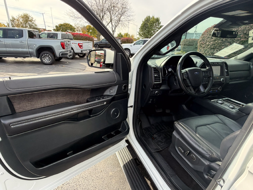 Used 2020 Ford Expedition Limited w/ Equipment Group 301A AWD/4WD image 26