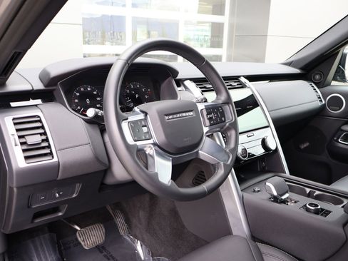 Certified 2025 Land Rover Discovery S AWD/4WD image 14