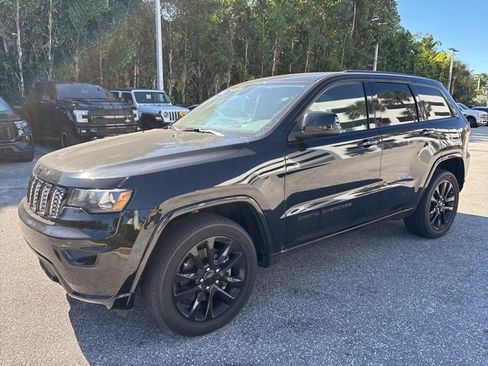 Used 2021 Jeep Grand Cherokee Laredo X image 5