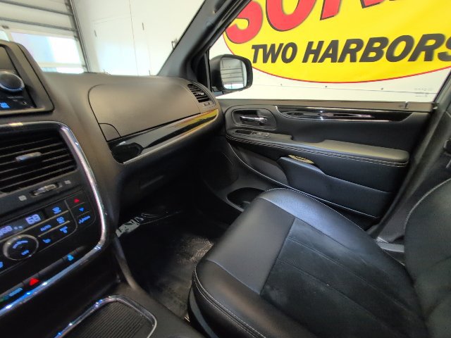 Used 2016 Dodge Grand Caravan SXT FWD image 25