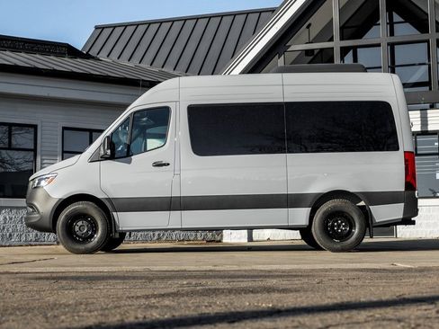 Used 2025 Mercedes-Benz Sprinter 2500 image 4