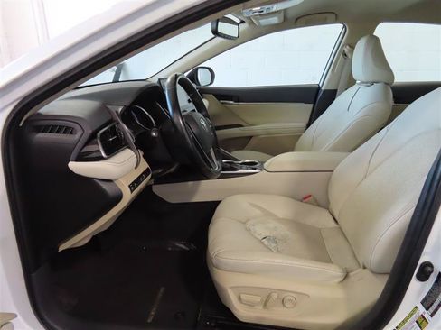 Used 2021 Toyota Camry XLE FWD image 16