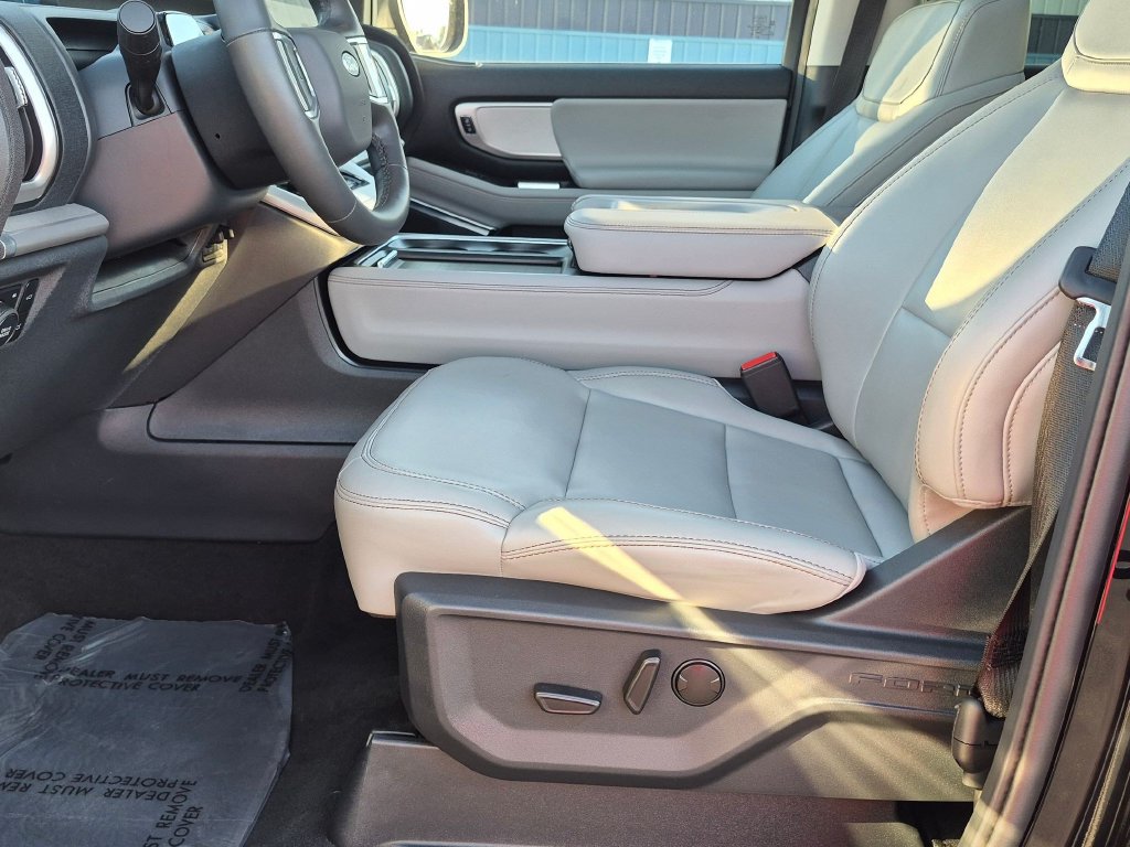Used 2025 Ford Expedition Active AWD/4WD image 10