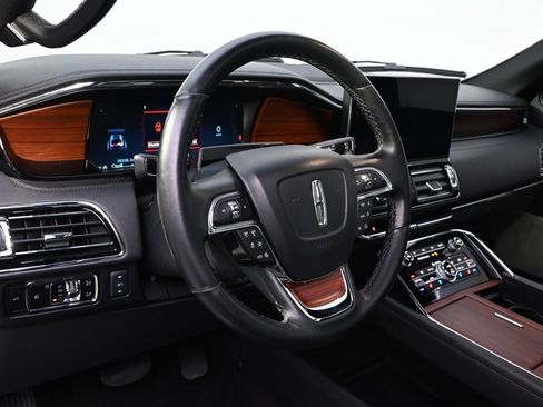 Used 2023 Lincoln Navigator Reserve AWD/4WD image 11
