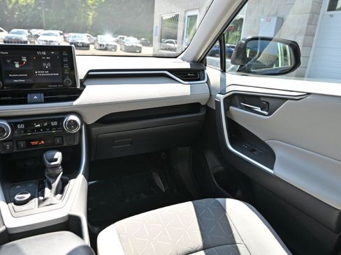 Used 2019 Toyota RAV4 XLE AWD/4WD image 14