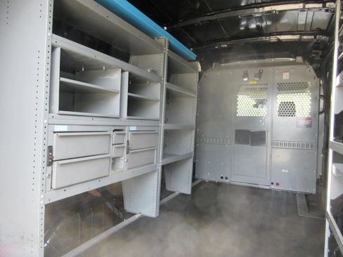 Used 2015 Ford Transit 250 148 Medium Roof RWD image 40