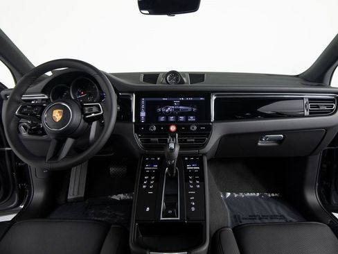 New 2026 Porsche Macan image 31