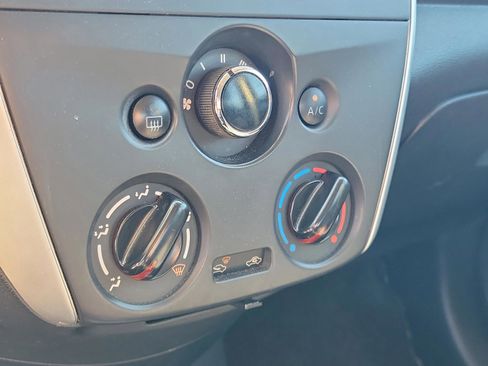 Used 2015 Nissan Versa SV image 27