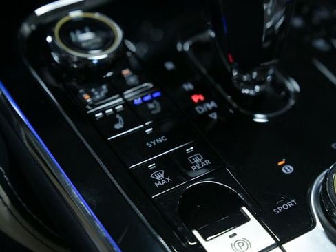 Used 2024 Bentley Flying Spur V8 AWD/4WD image 53