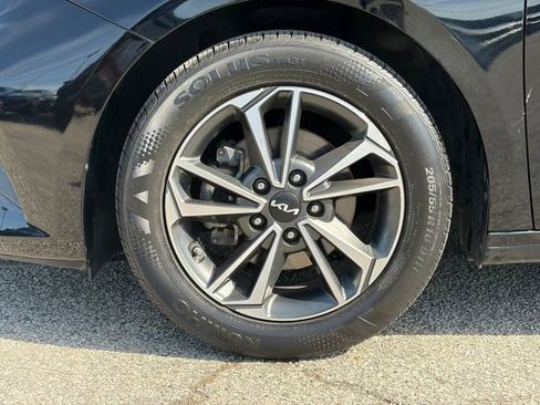 Certified 2023 Kia Forte LXS w/ LXS Technology Package FWD image 2
