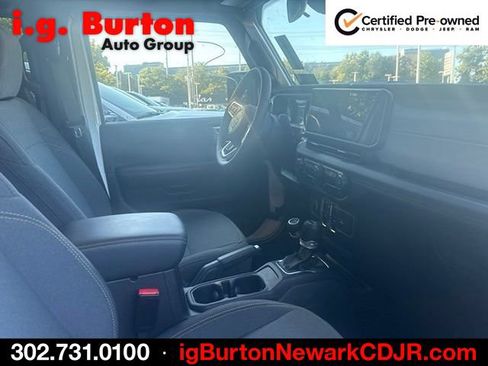 Used 2026 Jeep Wrangler Unlimited Sahara AWD/4WD image 6